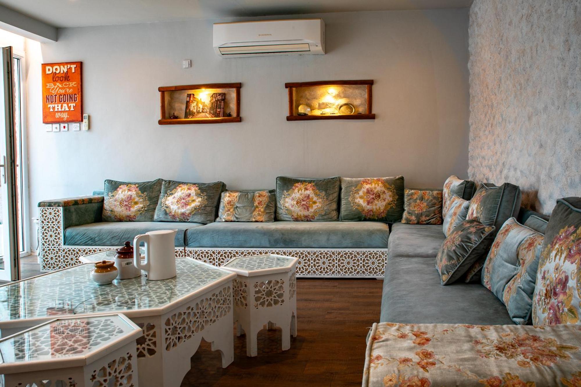 Umm Al Amad Elegant Garden Stay With 2 Living Areas, 2 Bedrooms, 1 Full And 1 Half Bath For 6 Guests מראה חיצוני תמונה