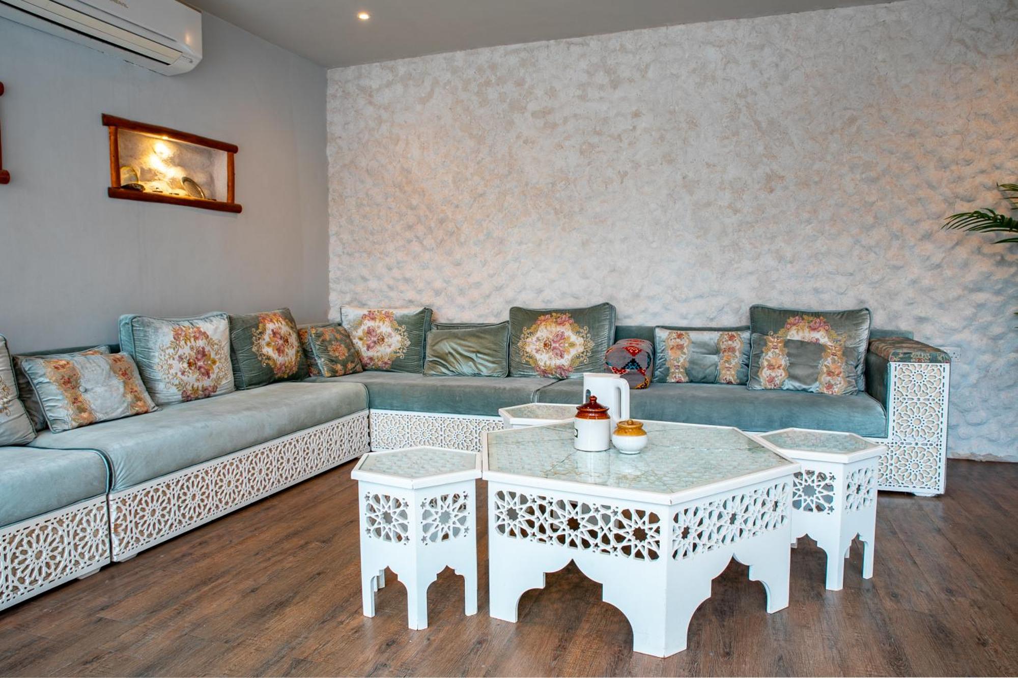 Umm Al Amad Elegant Garden Stay With 2 Living Areas, 2 Bedrooms, 1 Full And 1 Half Bath For 6 Guests מראה חיצוני תמונה