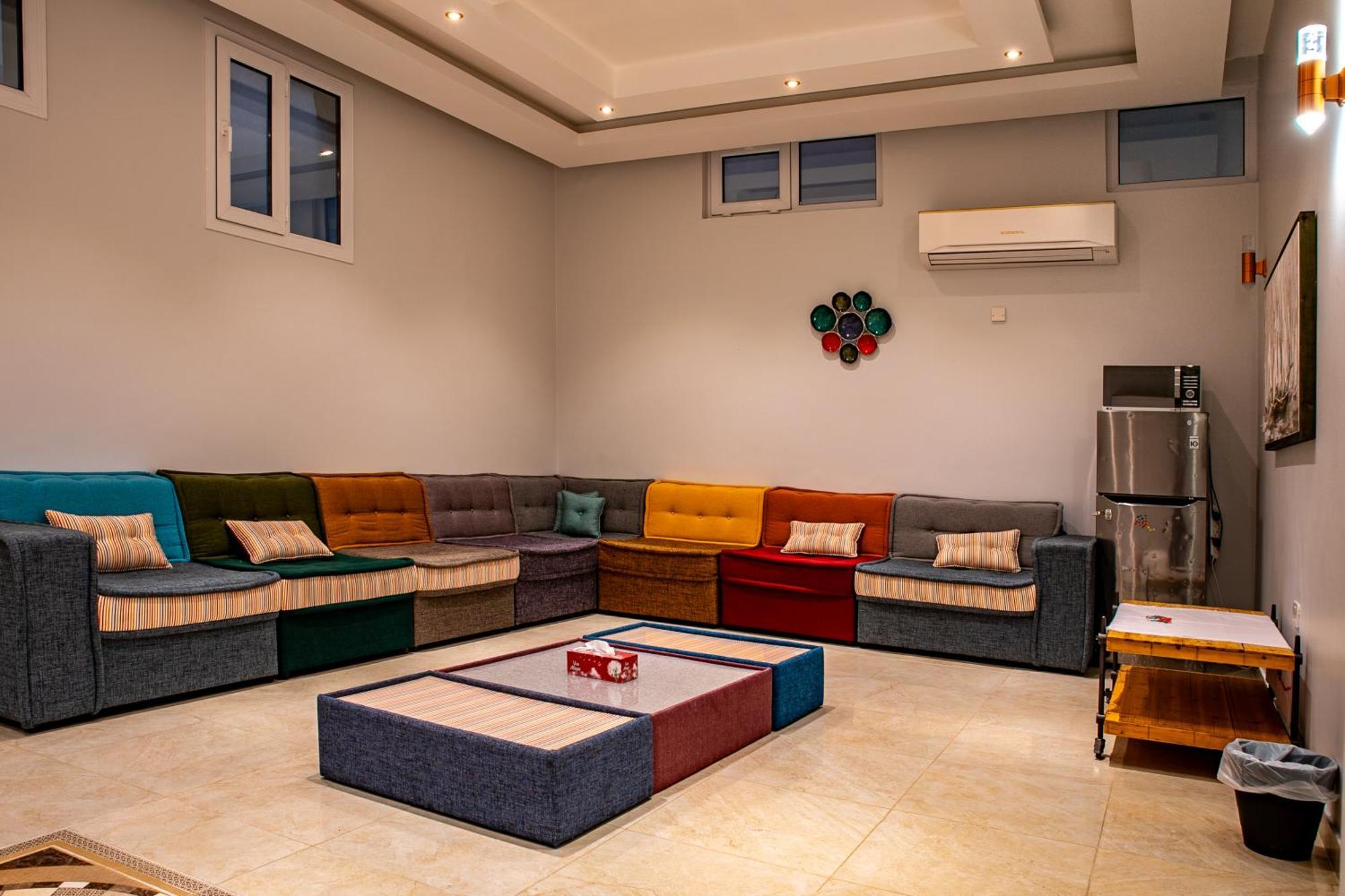 Umm Al Amad Elegant Garden Stay With 2 Living Areas, 2 Bedrooms, 1 Full And 1 Half Bath For 6 Guests מראה חיצוני תמונה